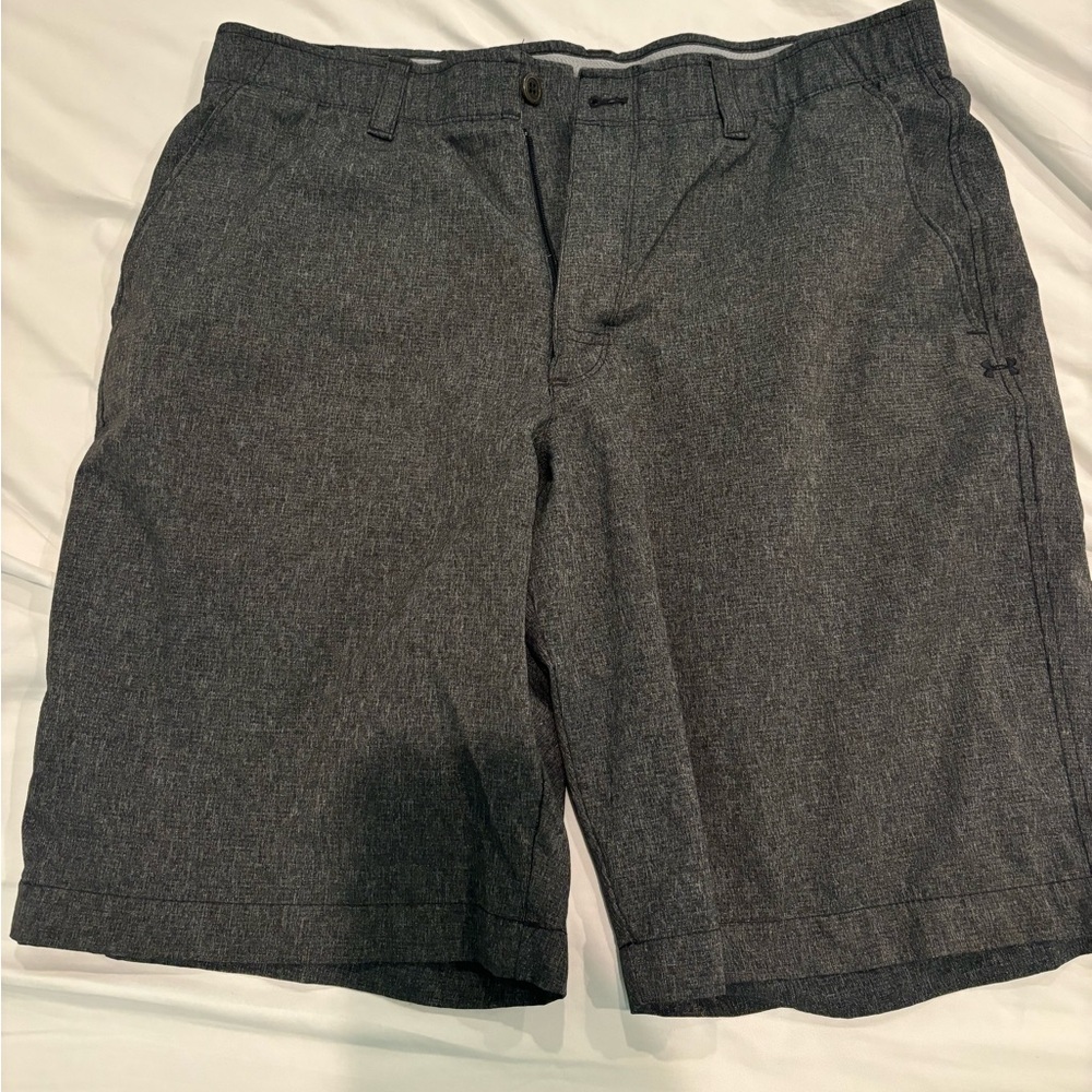 Men’s Under Armour golf shorts dark grey/black size 36